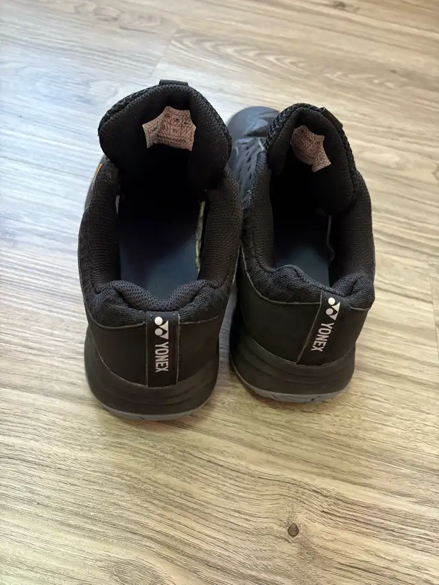 Yonex sneakers badminton chaussures de sport hommes ado (8.5) in Men's Shoes in City of Montréal - Image 4