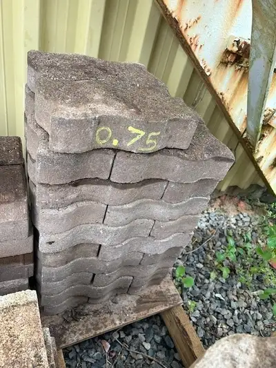 Patio Pavers 0.75/each, Voir plus