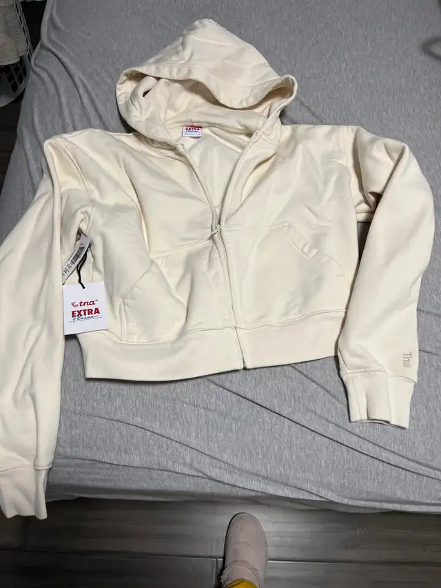 Aritzia TNA hoodie, XS, NEW in Women's - Tops & Outerwear in Oakville / Halton Region - Image 2