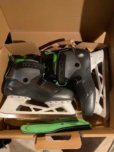 Bauer Konekt HF2- senior goalie skates. Size 7, View more