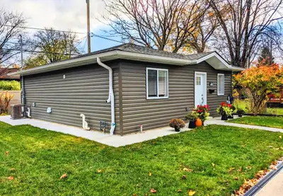 Furnished house. EV charger. Short, medium and long term rent. Located in South Windsor, close to Wa...