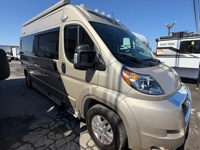 2023 ROADTRECK ZION SRT IMPECCABLE  in RVs & Motorhomes in West Island - Image 3