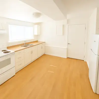 ️ Cozy 2-Room Basement Suite for Rent – Coquitlam (Flynn Crescent) This clean, private suite is idea...