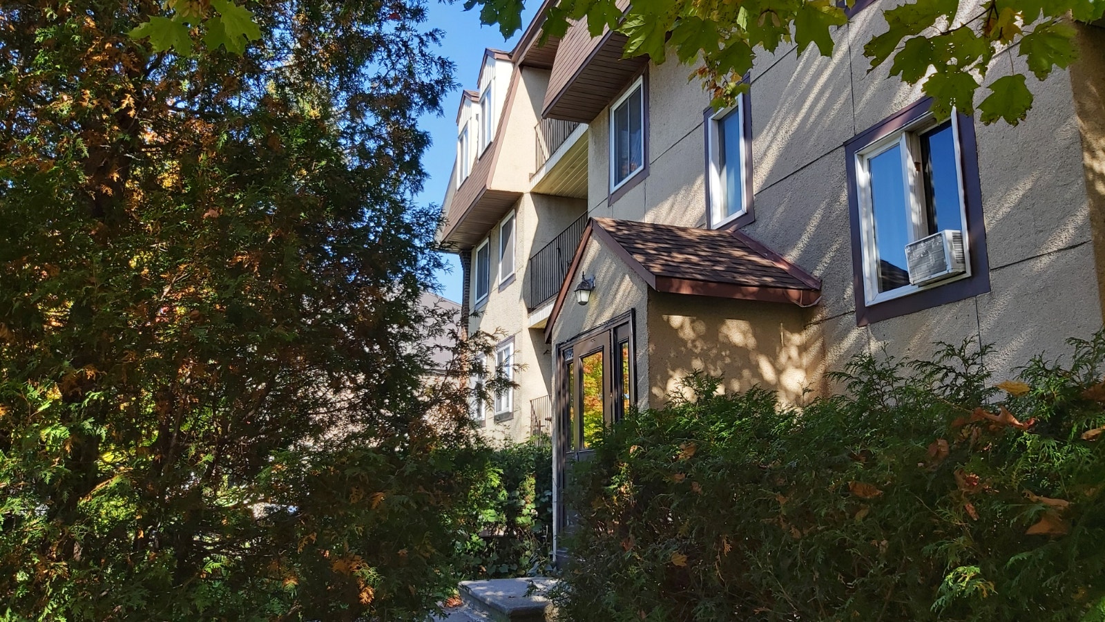 Grand 4 1/2  Laval Ste-Rose Champfleury — photo 1