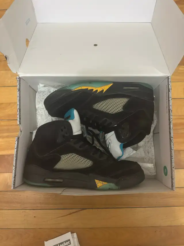 Air Jordan Retro 5 Aqua in Men's Shoes in City of Montréal - Image 3