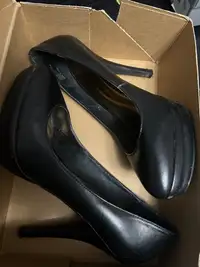Plain black heels (Collin Stuart )