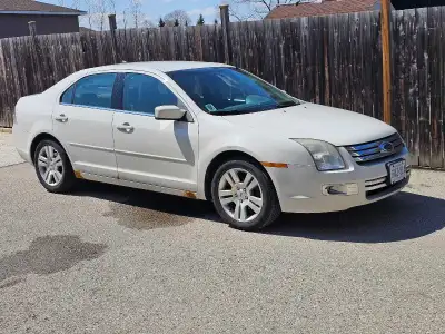 I am selling a 2009 Ford Fusion SEL, a reliable and stylish sedan with 179,562 km. This car offers a...