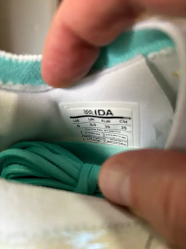 IDA Rise women’s size 8 indoor soccer shoes in Soccer in Kitchener / Waterloo - Image 5