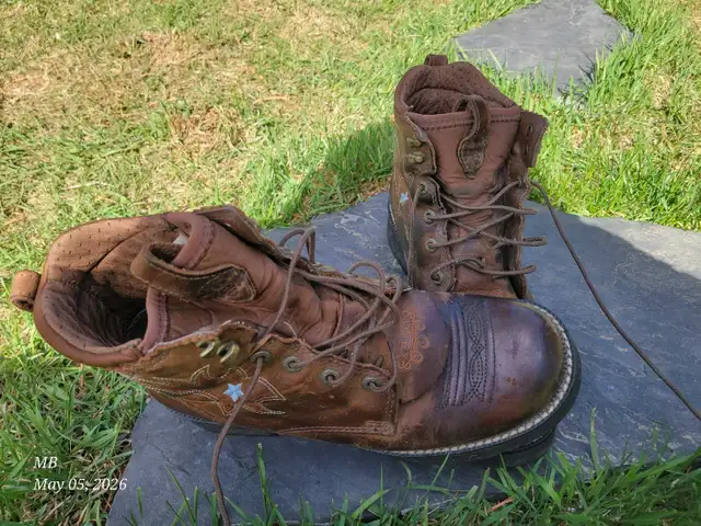 ARIAT WOMEN'S LACE-UP LEATHER BOOTS in Women's - Shoes in Calgary - Image 7
