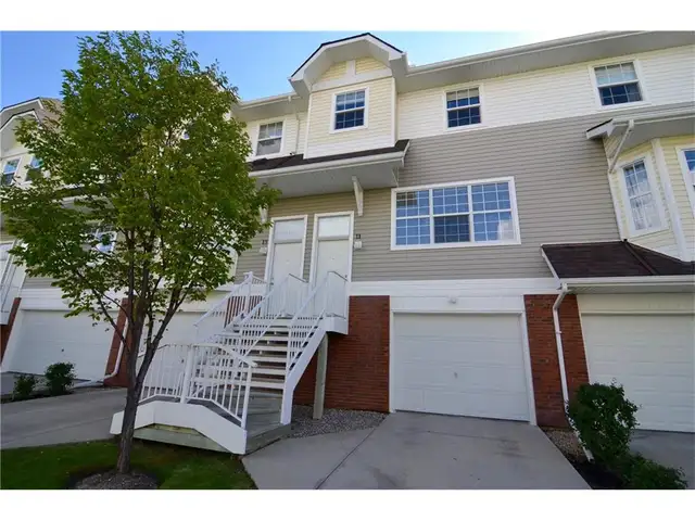 3rd floor rooms  with sunset view,  5 mins to LRT