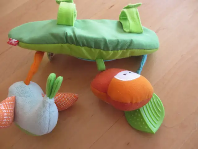 Jouet à suspendre pour bébé (Skip hop) (T47) in Toys in City of Montréal - Image 7