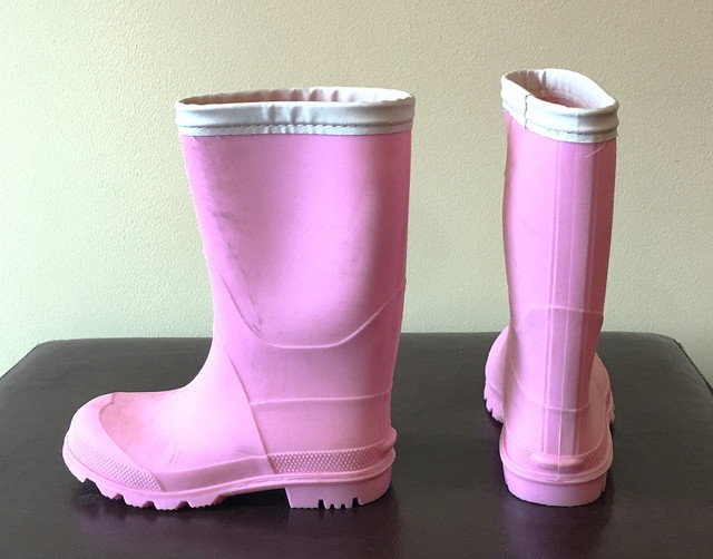 Classic Rain Boots Pink Toddler US 3.5  EU 19 in Clothing - 4T in City of Toronto - Image 2