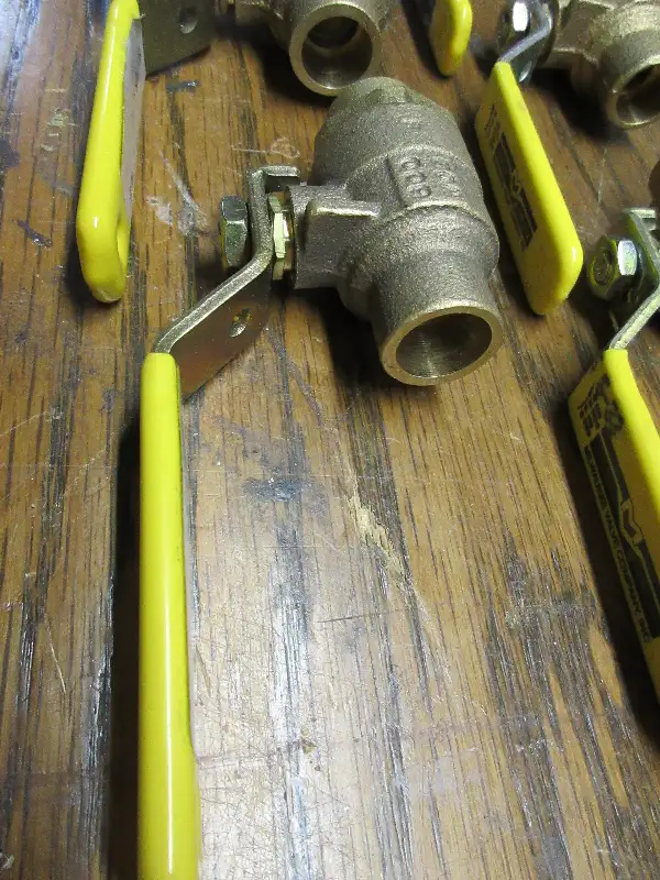 Robinet à bille à souder en laiton forgé 0.5 ou 1 po. Milwaukee in Plumbing, Sinks, Toilets & Showers in City of Montréal - Image 3