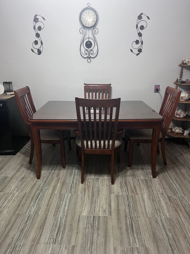 Table and chairs  in Dining Tables & Sets in Lethbridge - Image 2