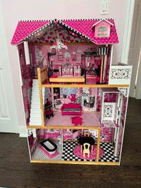 Doll house in perfect shape