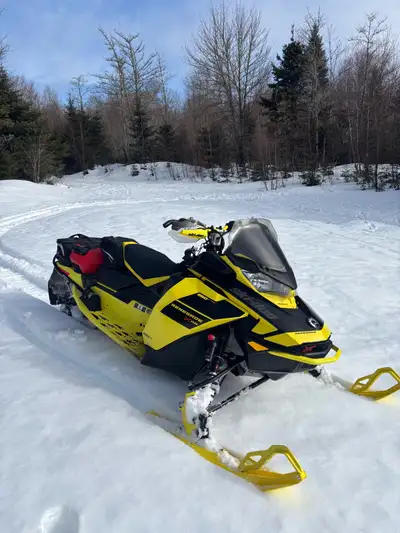 2021 skidoo xrs renegade studded track , works as it should ready for trails alway stores in heated...