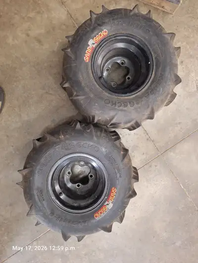 Pair of 22" sand gecko paddles on aluminum rims in honda/suzuki pattern - 4 on 110mm. Virtually new.