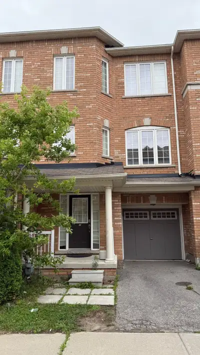 Townhouse on rent- 4 rooms, 3.5 washroom with deck & 2 parking