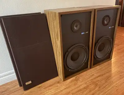 Vintage sound SONY SS-955 2-way speakers 40W. Perfect for your retro 70s setup. (Super rare. Assembl...