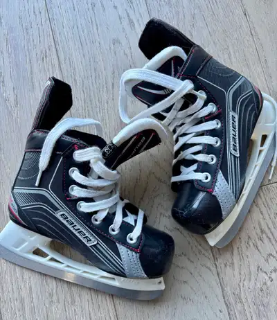 Boys Bauer X200 Skates – Size Y13R, View more