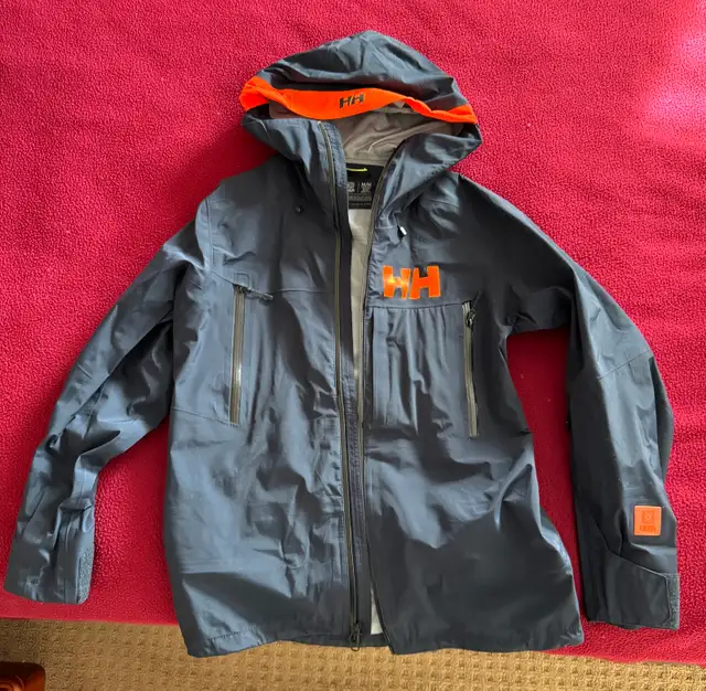 Helly Hansen Sogn 2.0 winter shell jacket. Men’s medium. in Ski in Calgary - Image 2