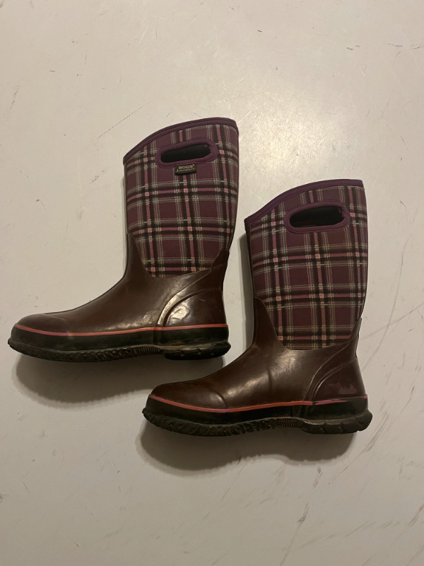 Bogs Winter Boots Youth Size 6 in Kids & Youth in Guelph