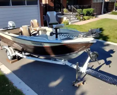 Boat 18 ft Deep V , wide , aluminum Great for fishing and family fun 416 580 1650 Panfilo I’m sellin...