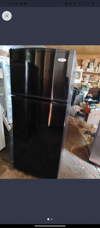 Réfrigérateur noir Whirlpool très propre 