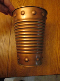Pot décoratif couleur bronze