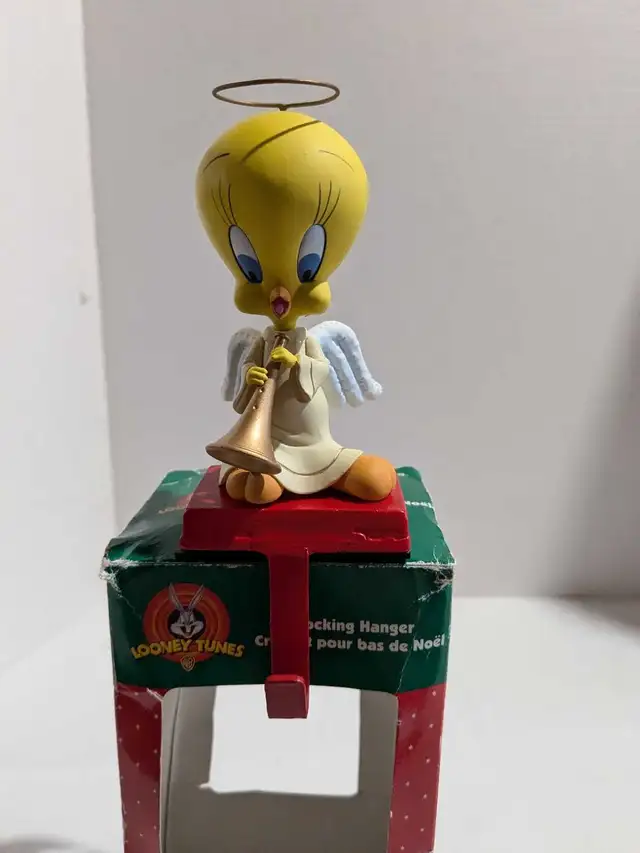 VTG Looney Tunes Stocking Hanger Holder Tweety Bird Angel 1999 in Holiday, Event & Seasonal in Charlottetown - Image 6