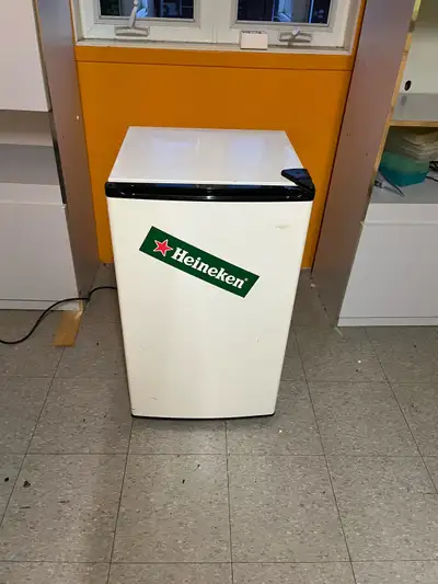 Petit réfrigérateur (style résidences d’étudiants), View more