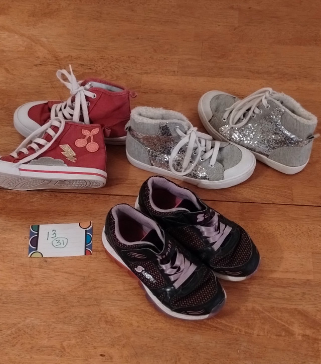 12 paires de chaussures grandeur 13 ou 31 espadrilles.... in Kids & Youth in Gatineau - Image 2