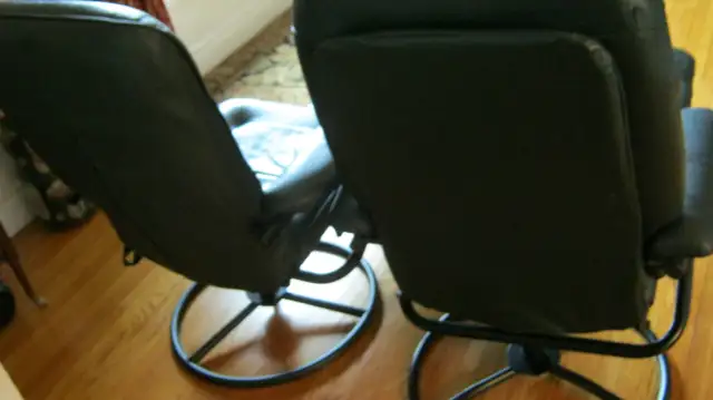 Two Leather Recliner-chairs with Ottoman. Dark green in Chairs & Recliners in Kingston - Image 6