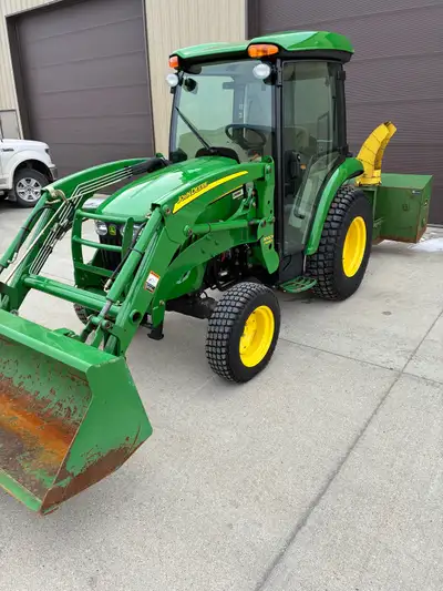 2008 John Deere 3520, 37 hp 3-cyl diesel, MFWD, 3 range hydrostatic transmission, cab with heat and...