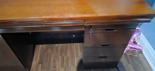 Executive Wood Desk in Desks in Mississauga / Peel Region - Image 4