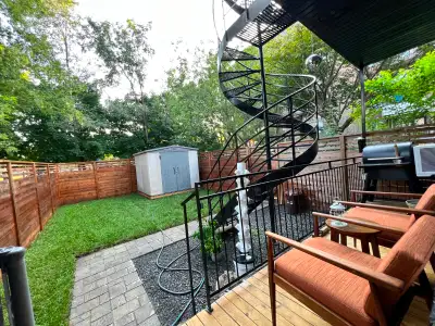 4½ rénové, cour privée ensoleillée, à côté du parc Le Ber, animaux bienvenus — PSC ouest Disponible...