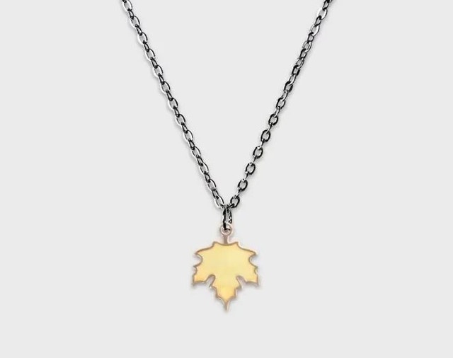 Maple Leaf Necklace Drip Oil Alloy Pendant Clavicle Chain in Jewellery & Watches in Fredericton