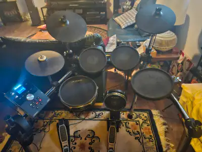Alesis Command E drum kit . Fully operational full 5 pc. kit in very good condition lots of features...