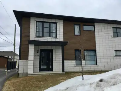 2852 du Chevalier, disponible le 1er juillet 2025. 1395$/mois