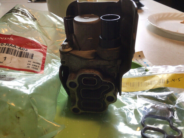 Honda vtec valve 15810-RAA-A03, Vtec Solenoid Spool Valve in Engine & Engine Parts in Saskatoon