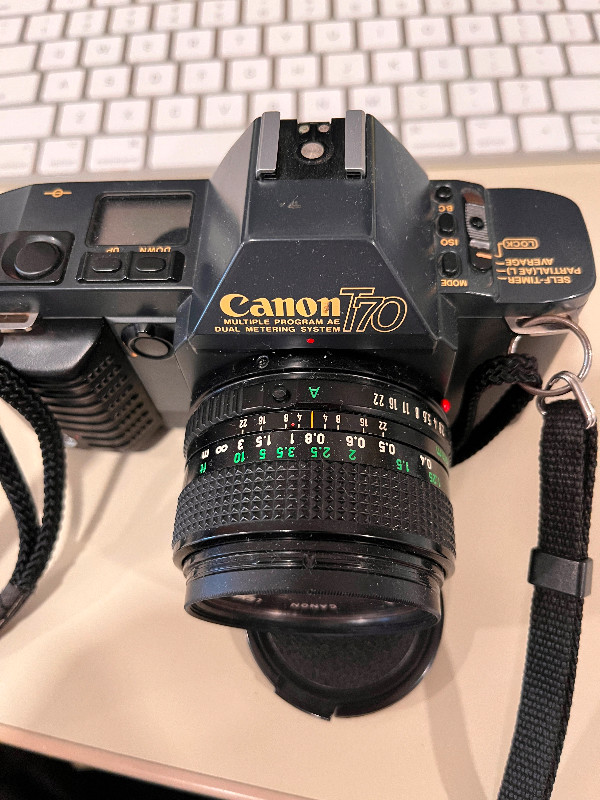 Canon T-70 with 28mm FD wide-angle lens in Cameras & Camcorders in North Bay - Image 2