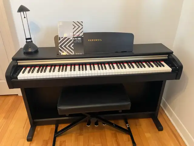 Piano numérique état de neuf in Pianos & Keyboards in Québec City - Image 3