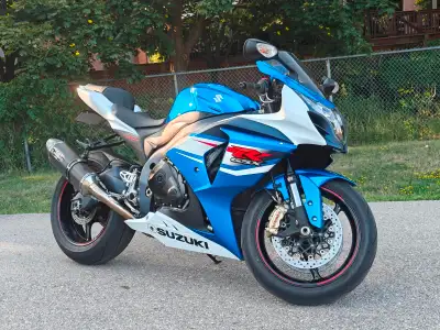 Parts bike, Engine is blown, one of the pistons damaged the header and would be too expensive to fix...