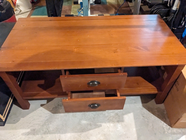 Beautiful Wood Coffee Table with drawers in Coffee Tables in Calgary - Image 3