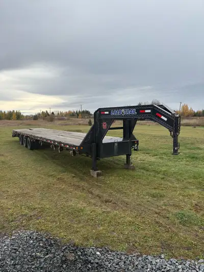 40 foot load trail gooseneck float in great shape 2020. 19,800 lb capacity 10 ratchets built-in, tir...
