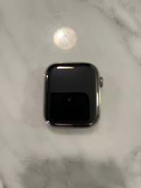 Apple Watch Series 7 45mm (Titane)