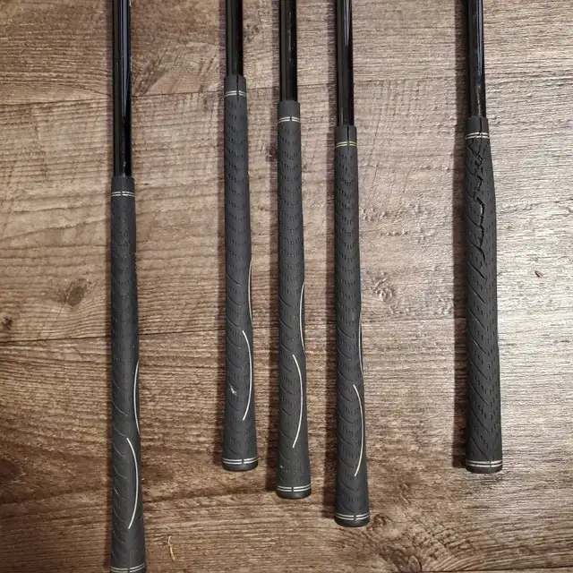 Youth Jr.   WILSON Golf Clubs Graphite Shafts in Golf in Barrie - Image 7
