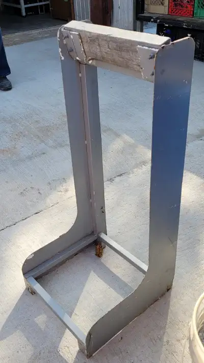 Outboard motor storage stand