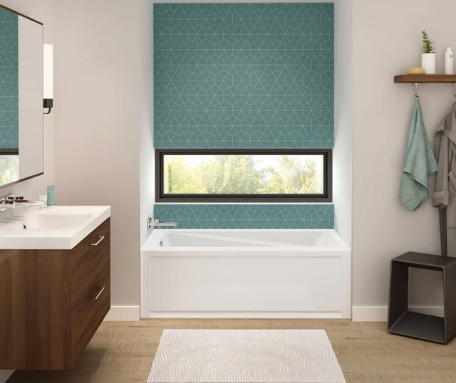 Maxx bath tub and shower glass in Plumbing, Sinks, Toilets & Showers in Muskoka