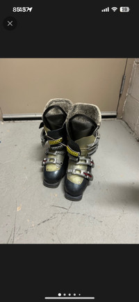 Salomon’s women’s ladies ski boots size 24 38 6.5